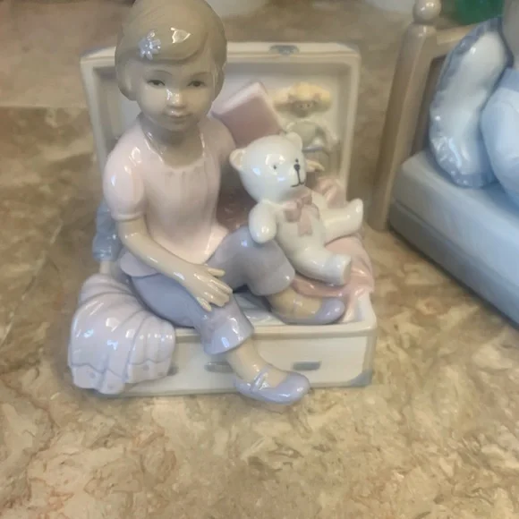 Leonardo collection figurines boy and girl